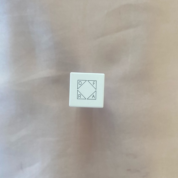 6/$40 or 9/$50 Seraphine Botanicals Berry + Juice Vegan Lip Gloss “Dainty Peach” - Picture 3 of 3